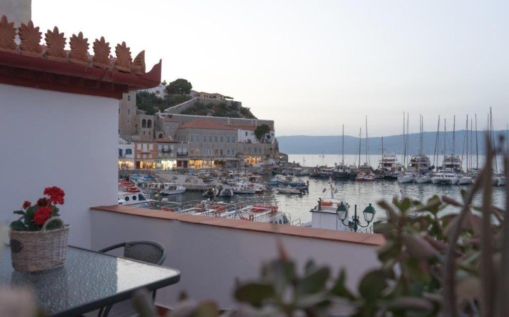Appartamento In Hydra Esterno foto